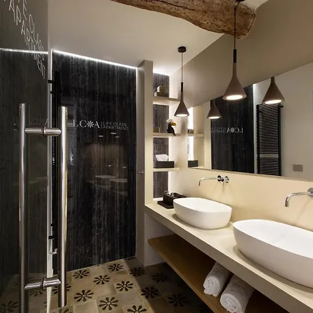 Life Class Apartment *