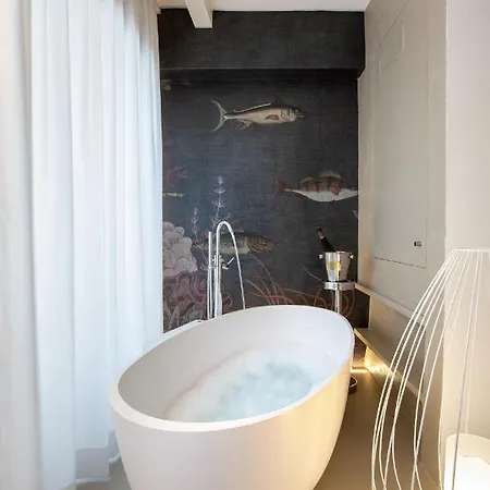 Life Class Apartment